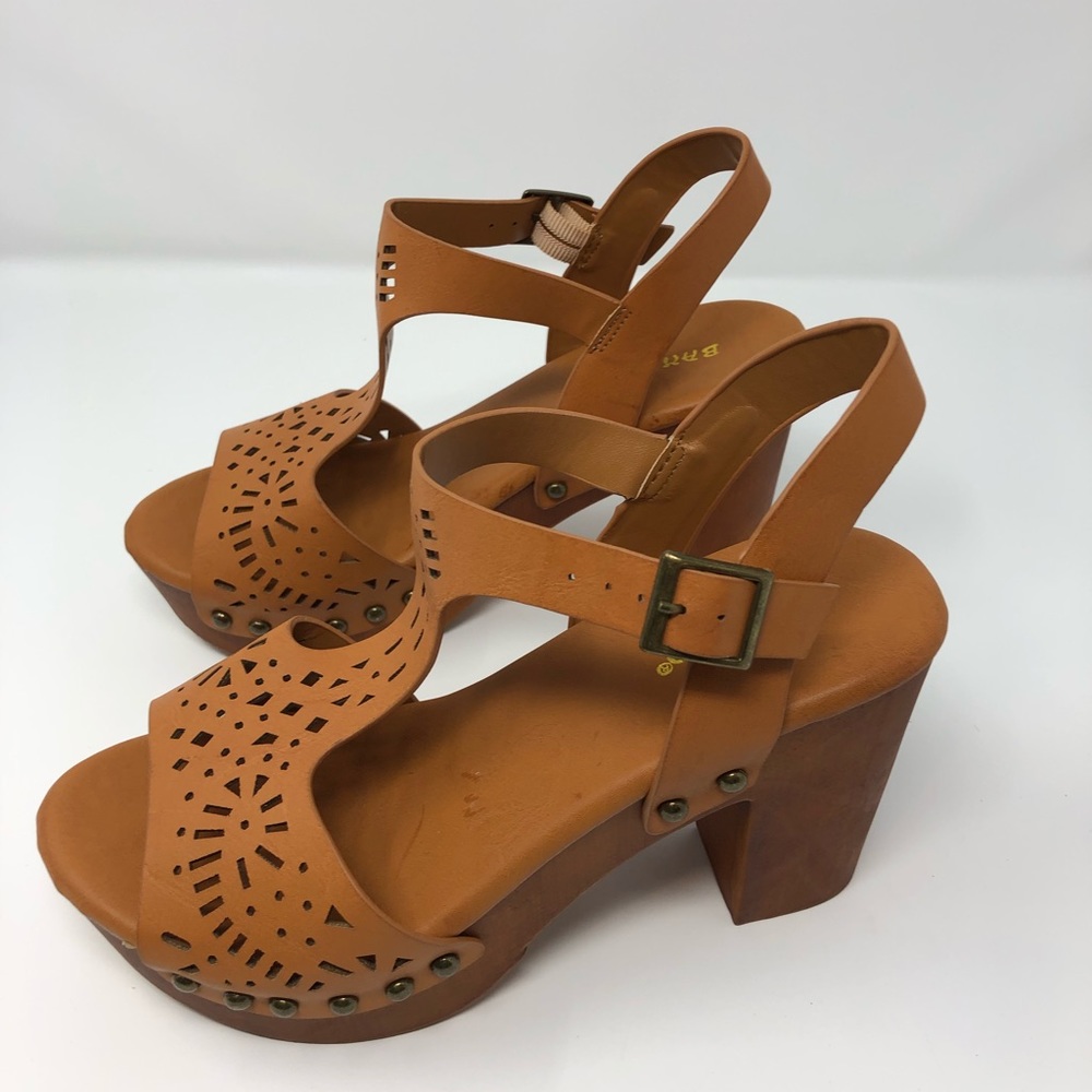 Never Worn Bamboo Tan Strap Sandal